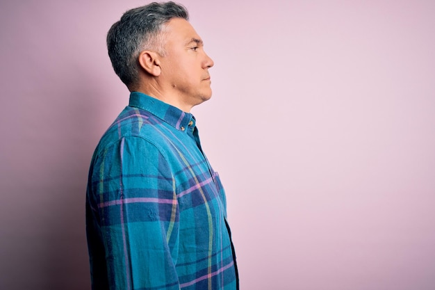 Free photo middle age handsome greyhaired man wearing casual shirt over isolated pink background looking to side relax profile pose with natural face with confident smile