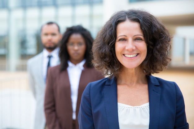 Free photo middle aged businesswoman smiling