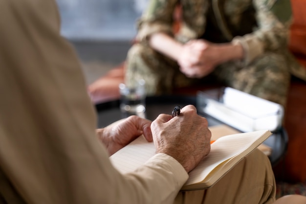 Free photo military man suffering from ptsd having psychologist session