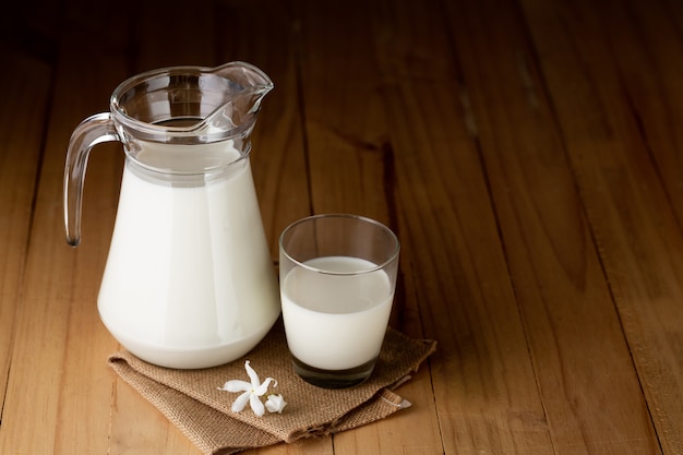 Milk glass and milk jug