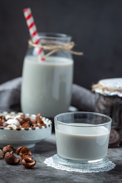 Free photo milk products tasty healthy dairy products on a table on sour cream in a bowl, cottage cheese bowl, cream in a a bank and milk jar, glass bottle and in a glass.