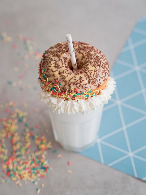 Milkshake composition with donut high angle