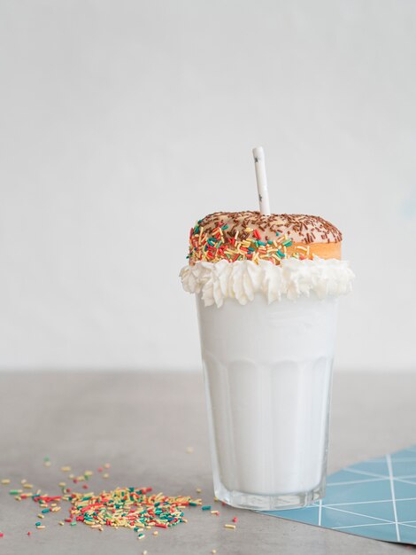 Milkshake composition with donut