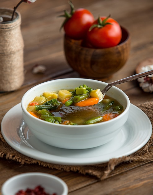 Free Photo minestrone soup on the table