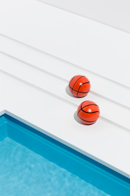 Free photo miniature pool still life assortment with basketballs