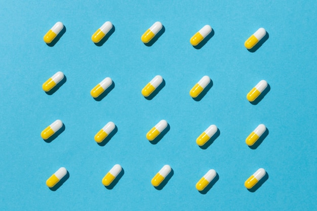 Free Photo minimal medicinal pills arrangement