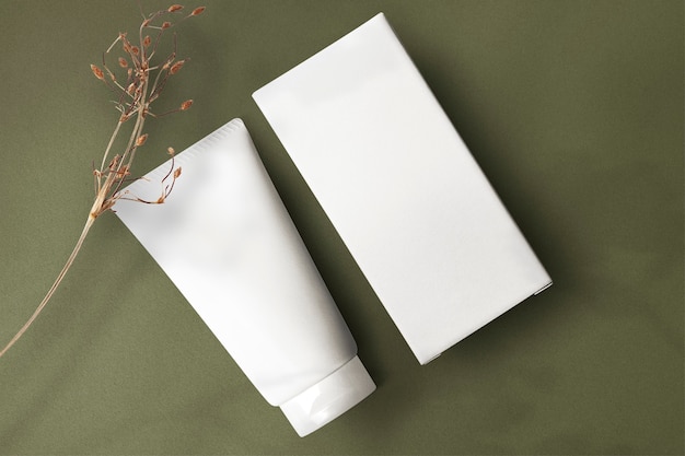 Free photo minimal skincare tube mockup png beauty product packaging