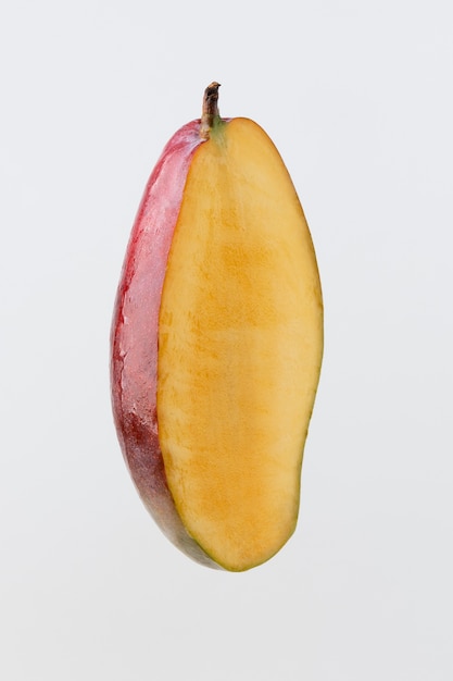 Free photo minimal view of mango fruit