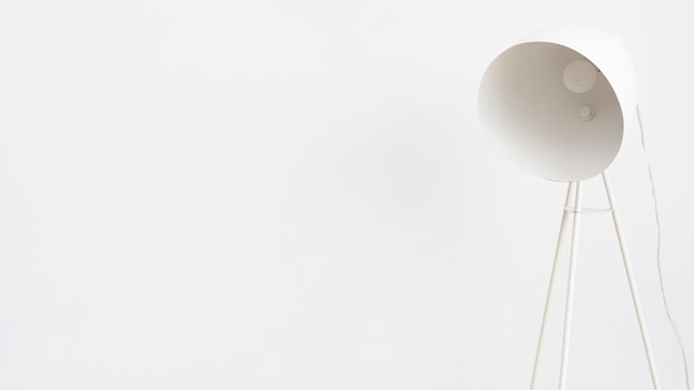 Free photo minimalist white floor lamp