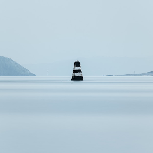 Free photo minimalistic long exposure seascape shot in guernsey