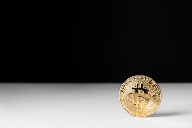 Free Photo minimalistic still life arrangement with cryptocurrency