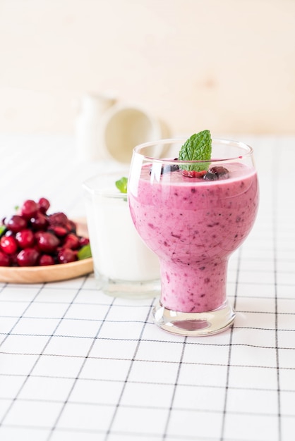 mixed berries with yogurt smoothies