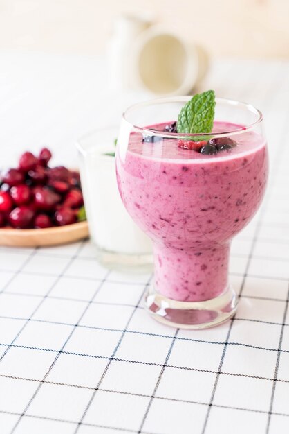 mixed berries with yogurt smoothies