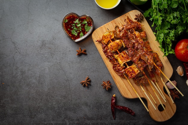 Free photo mixed grill with seasoned mala, sichuan pepper, chinese spices.