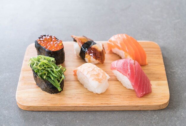 mixed sushi set