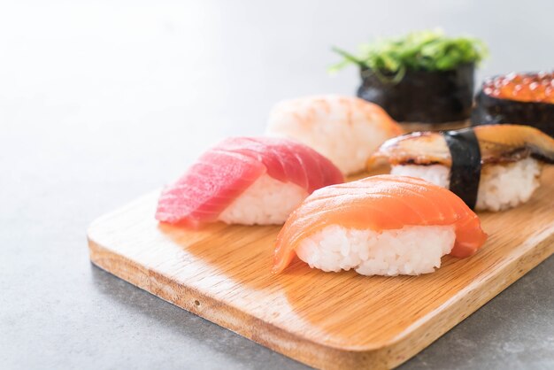 mixed sushi set