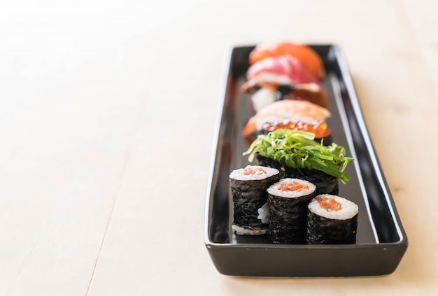 mixed sushi set