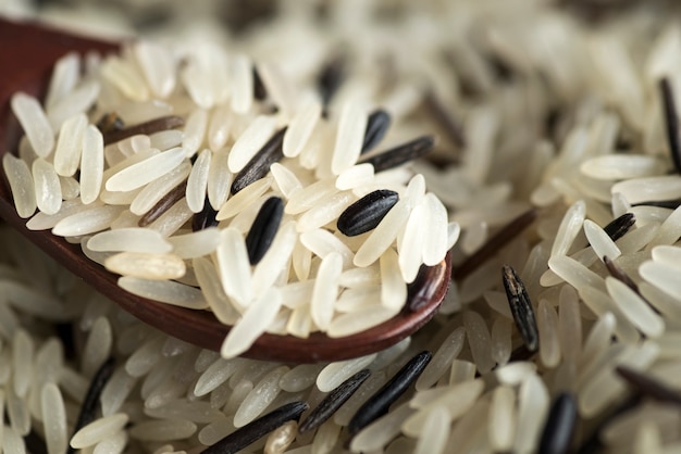 Free photo mixture of white black and wild rice