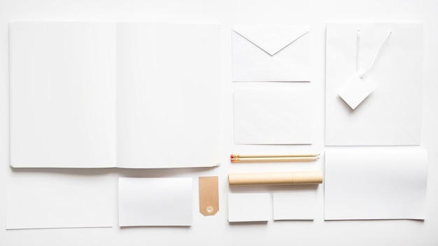 Free Photo mockup of stationery set