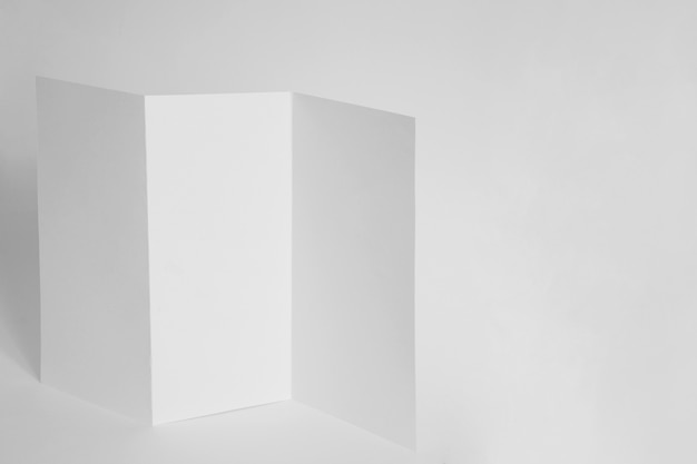 Free Photo mockup with page of paper