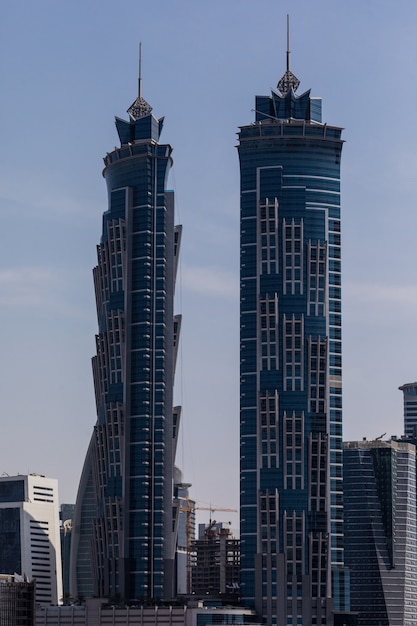 Free photo modern buildings in dubai marina. in the city of artificial channel length of 3 kilometers along the persian gulf.