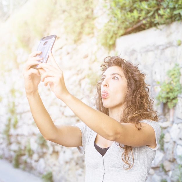 Free photo modern woman taking a selfie