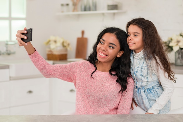 Free photo mom and daughter taking selfies