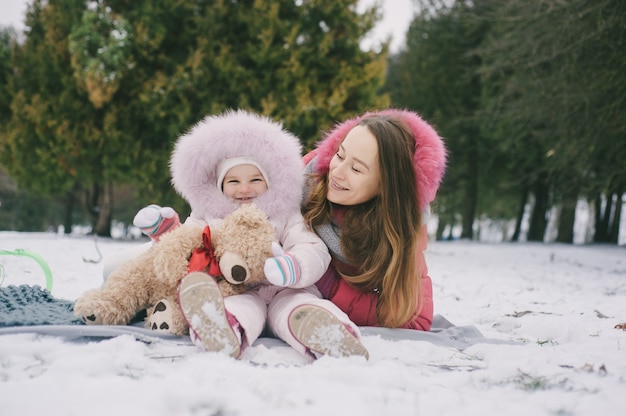 Free photo mom and daughter