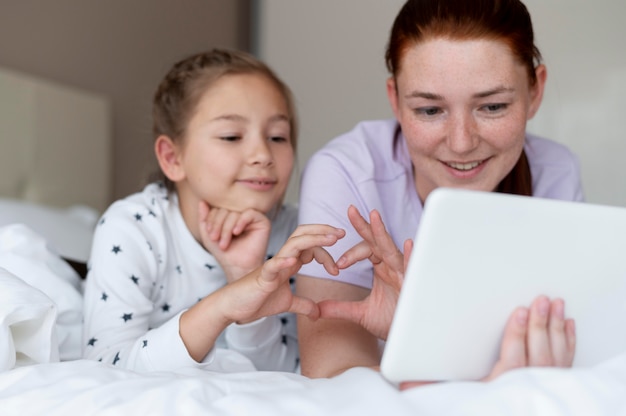 Free photo mom doing a family videocall with her daughter