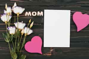 Free photo mom inscription with flowers and blank paper