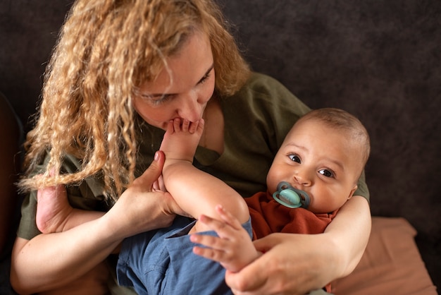 Free photo mom spending time with her black baby