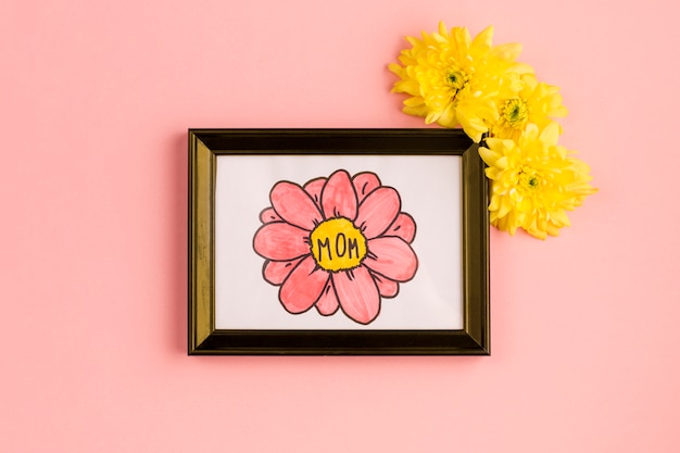 Free photo mom title on painting in photo frame with flower buds