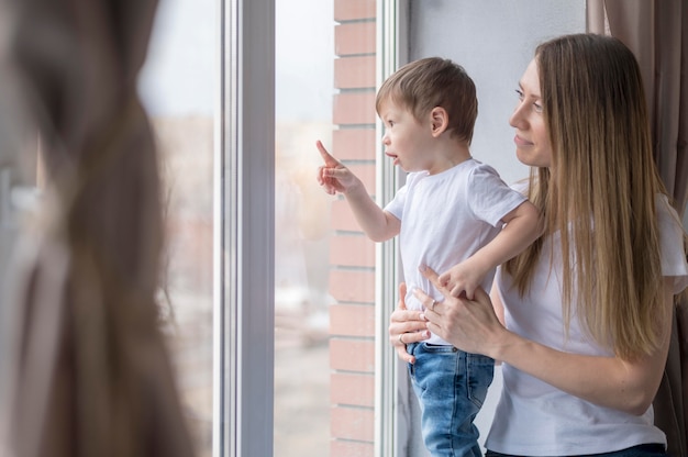 Free Photo mom with boy at window