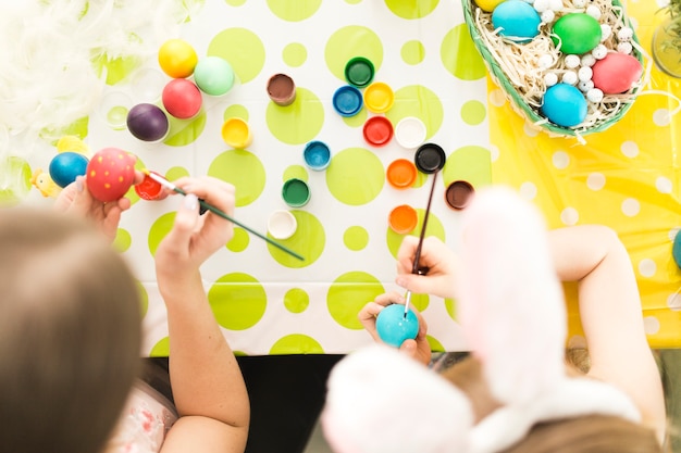 Free Photo mother and daughter decorating easter eggs