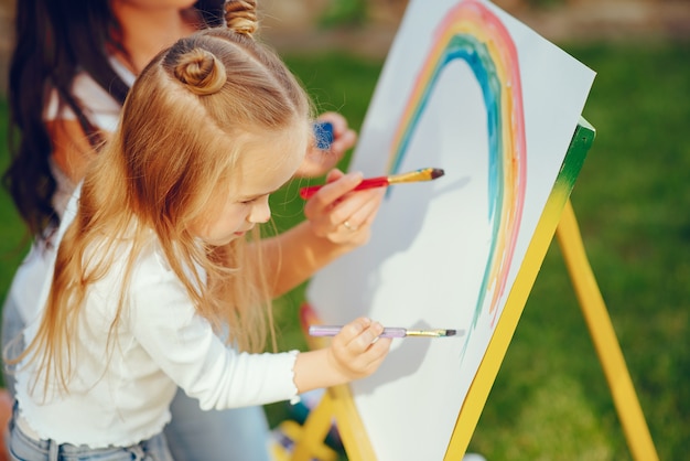 Free photo mother and daughter drawing