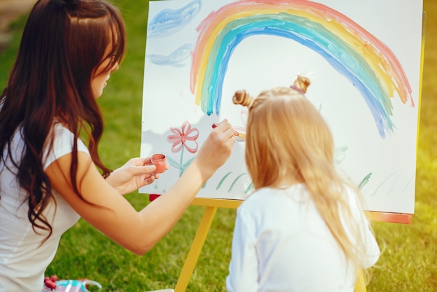 Free photo mother and daughter drawing