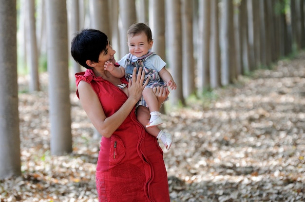 Free photo mother and daughter in the forest