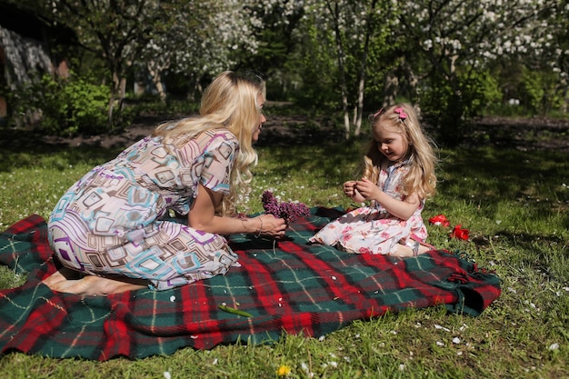 Free Photo mother and daughter in the garden