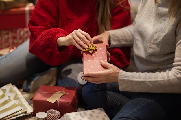 Free photo mother and daughter preparing gifts