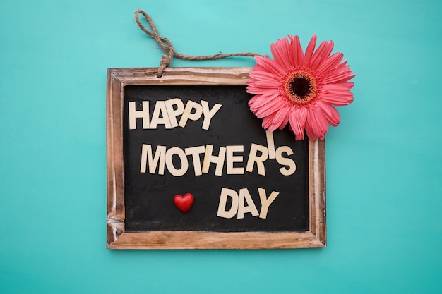 Free photo mother's day chalkboard with flower