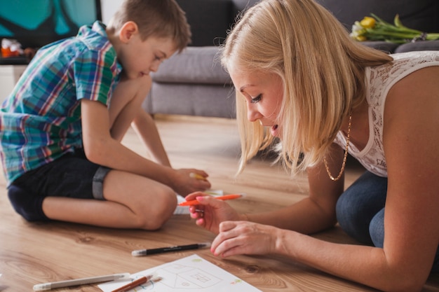 Free Photo mother and son drawing