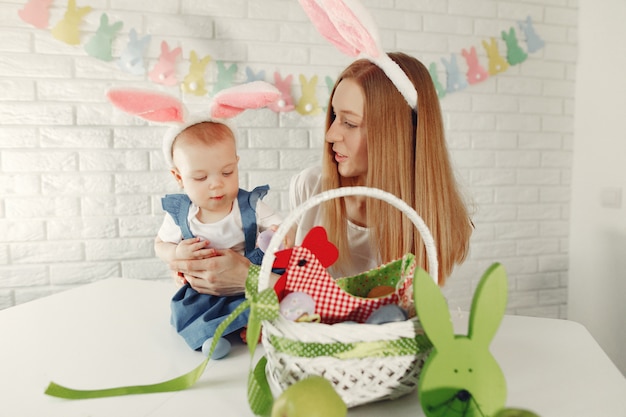 Free photo mother with daughter in a kitchen preparing to easter