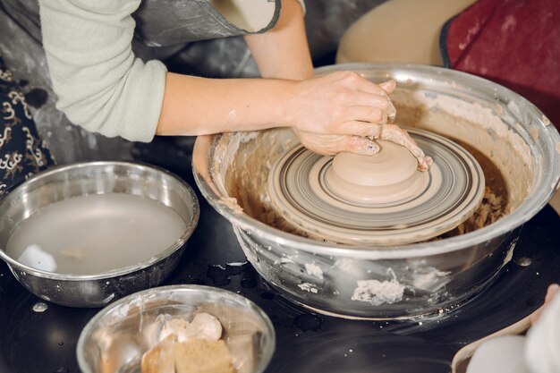 Free Photo mother with daughter makes vase in a potterystudio