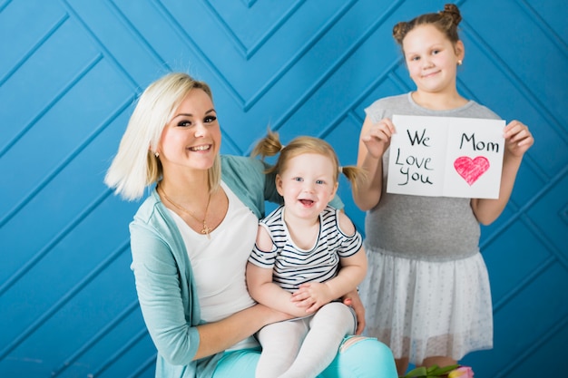 Free Photo mother with daughters smiling