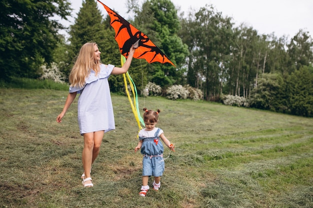 Free photo mother with little daughter in park