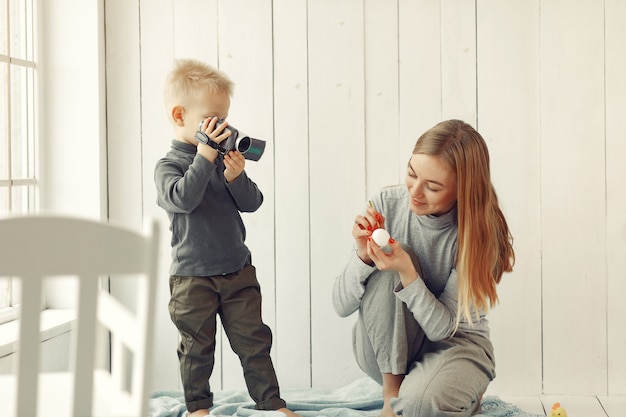 Free Photo mother with son at home prepare to easter