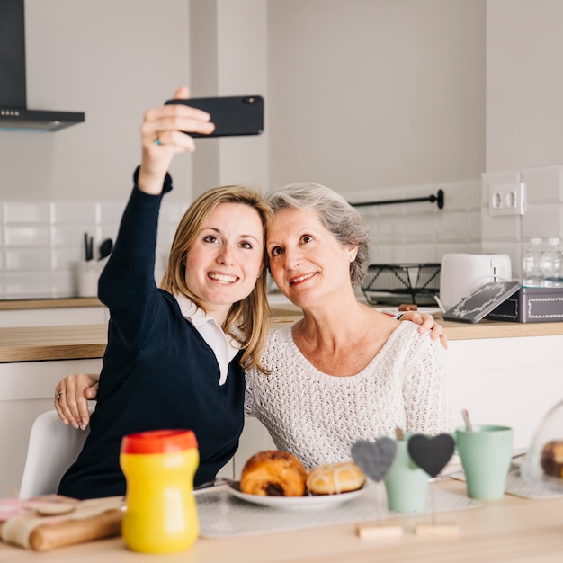 Free photo mothers day concept with breakfast