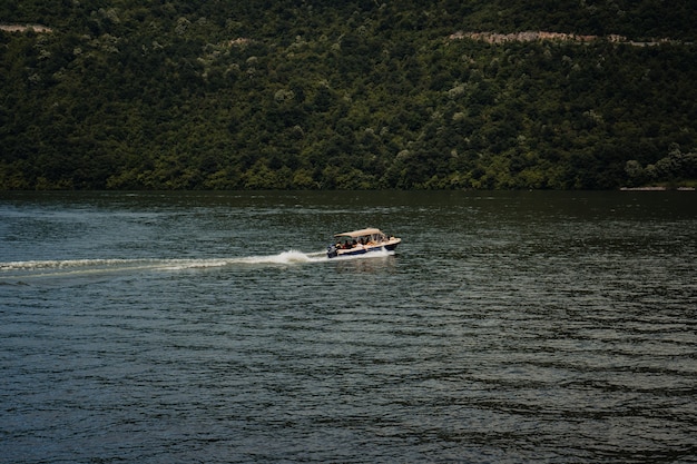 Free photo motor boat moving on the beautiful lake