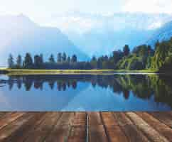 Free photo mountain range and a body of water