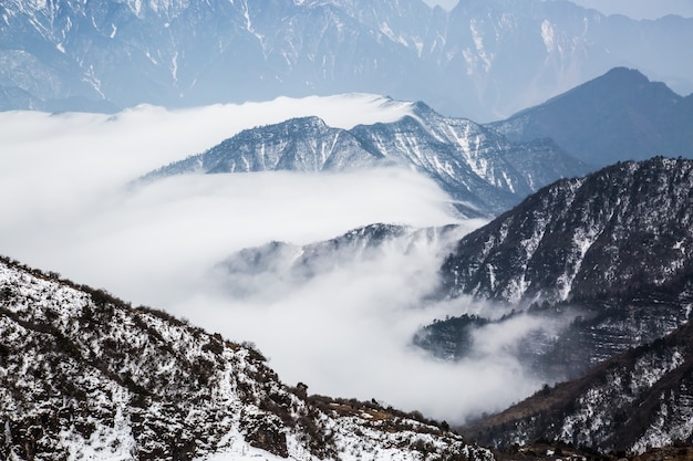 Free photo mountain above the snow